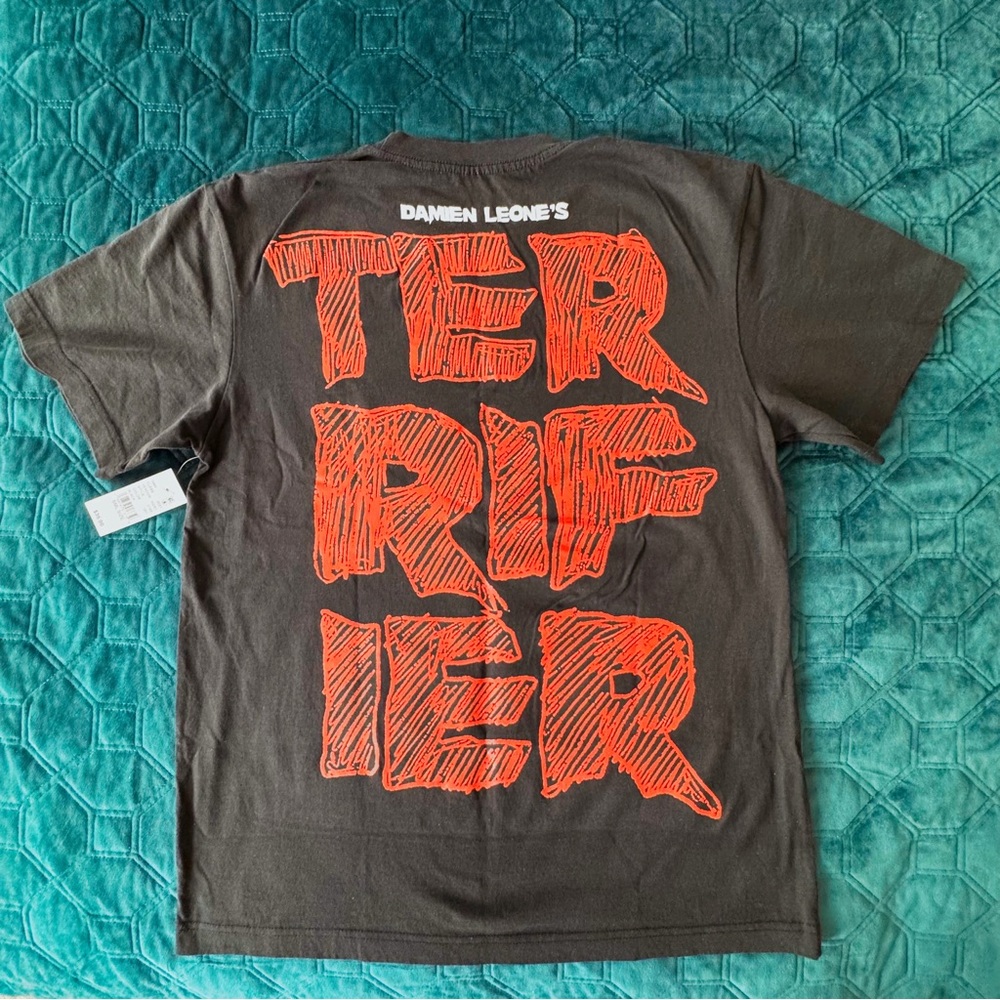 nwt terrifier x bloody disgusting art the clown double sided horror tee S